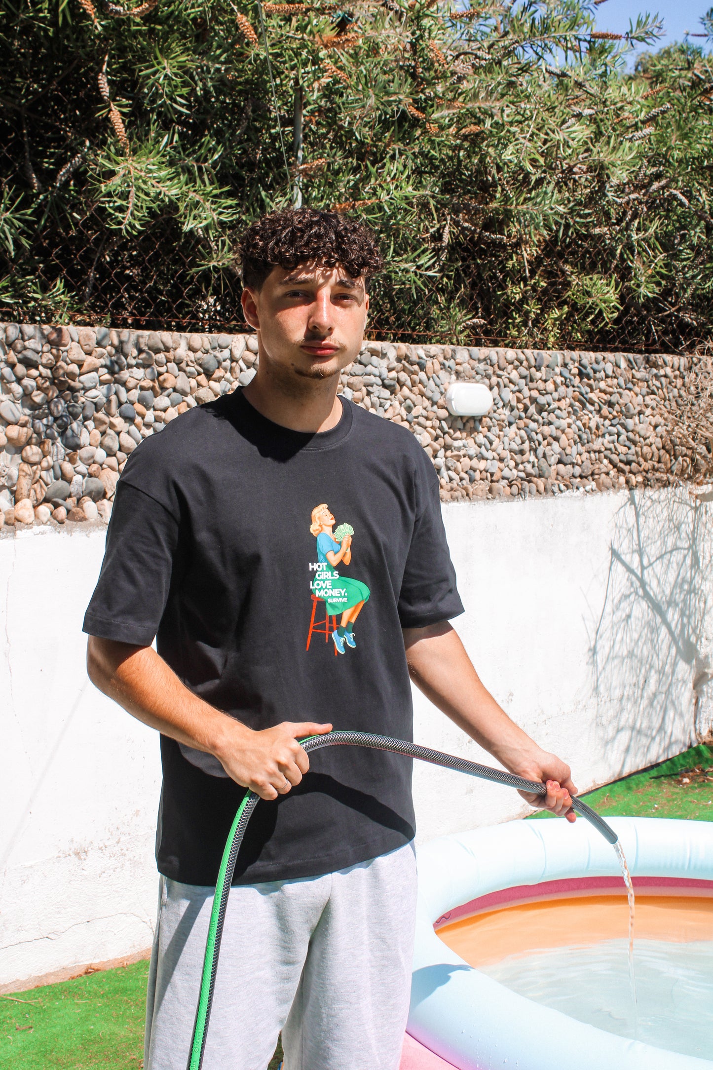 T-SHIRT PRETA OVERSIZED HOT GIRLS LOVE MONEY