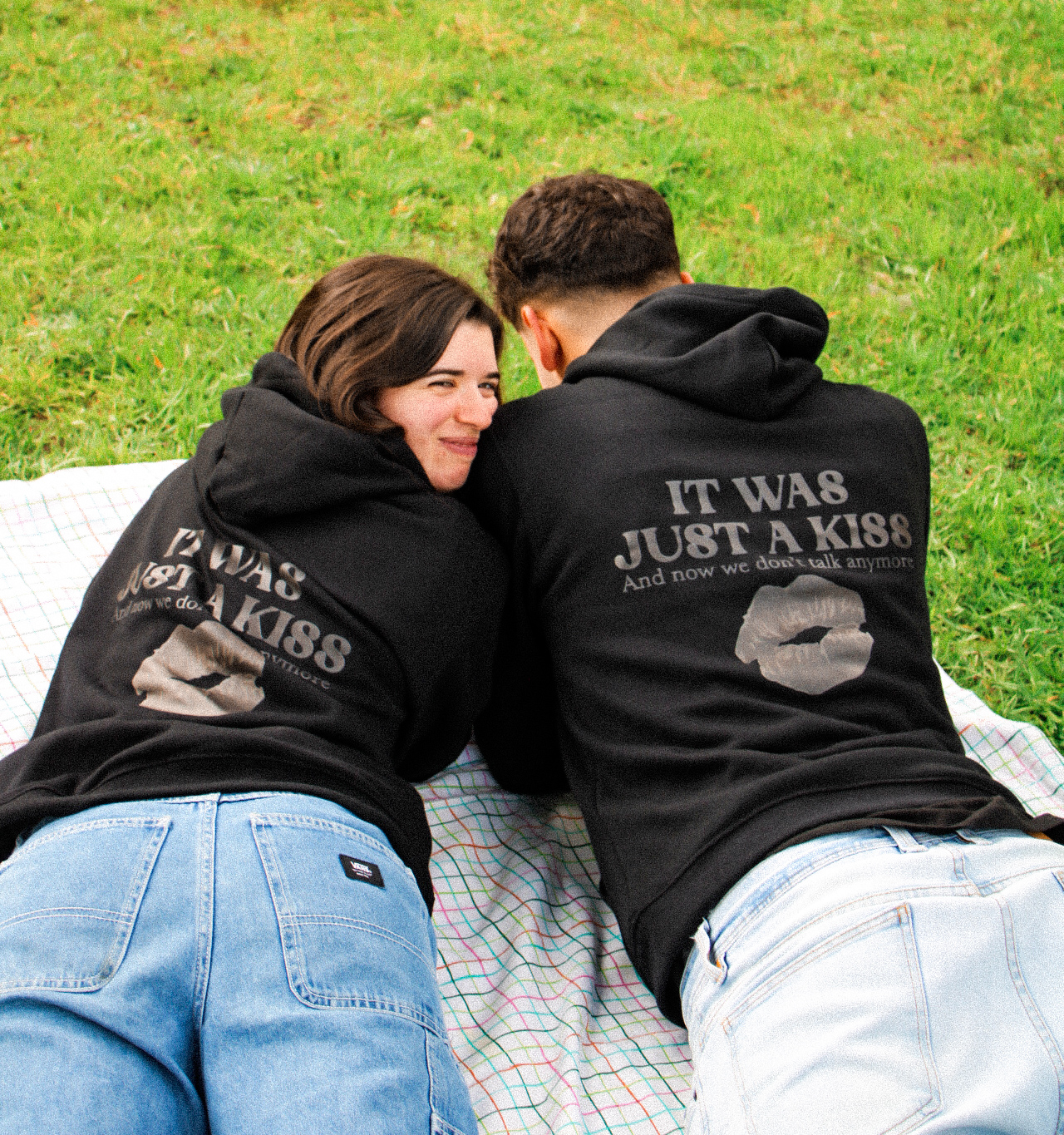 HOODIE PRETA KISS
