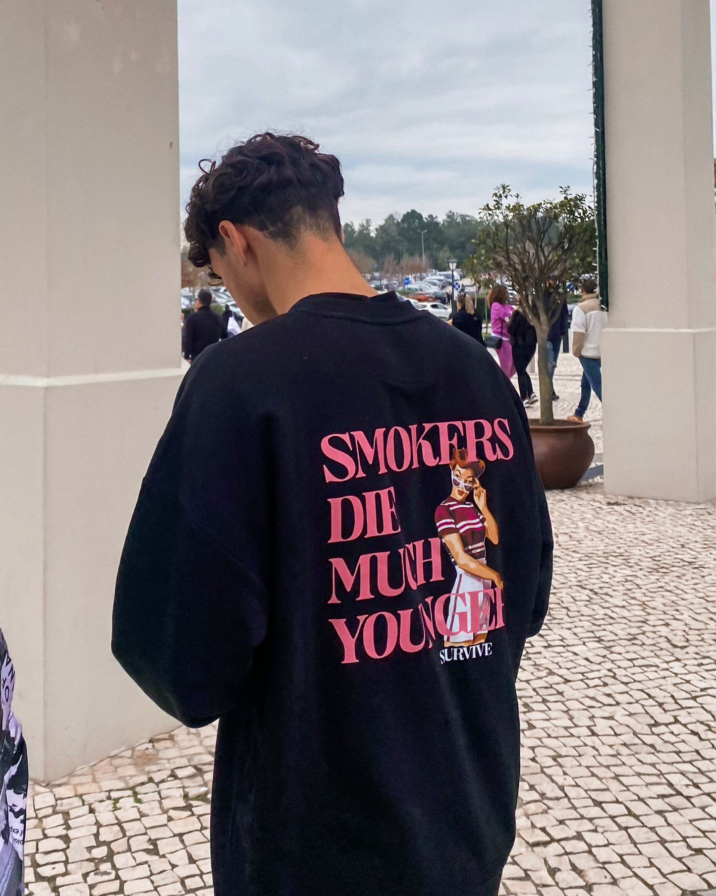 SWEATSHIRT PRETA OVERSIZE SMOKERS