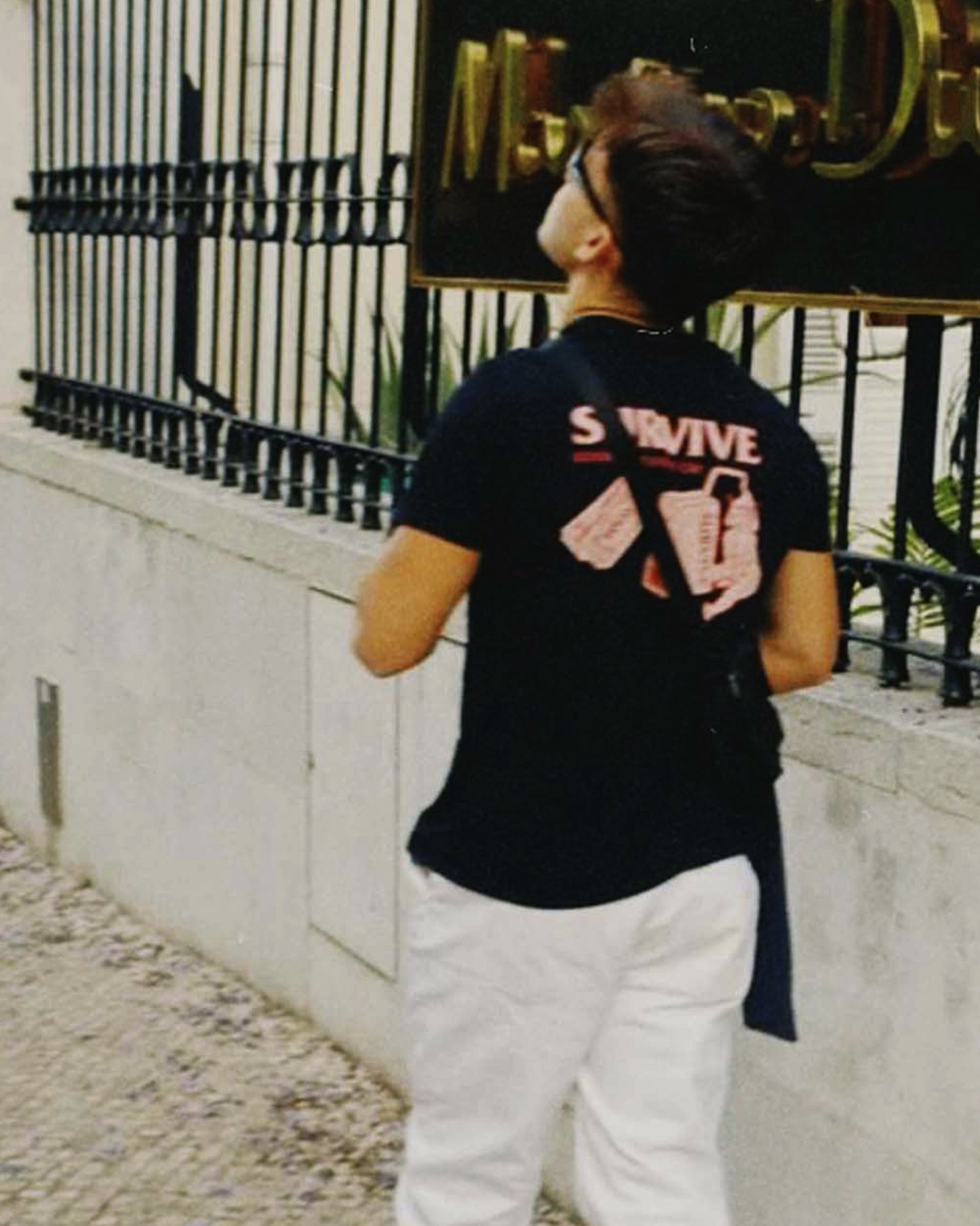 T-SHIRT PRETA YOLO