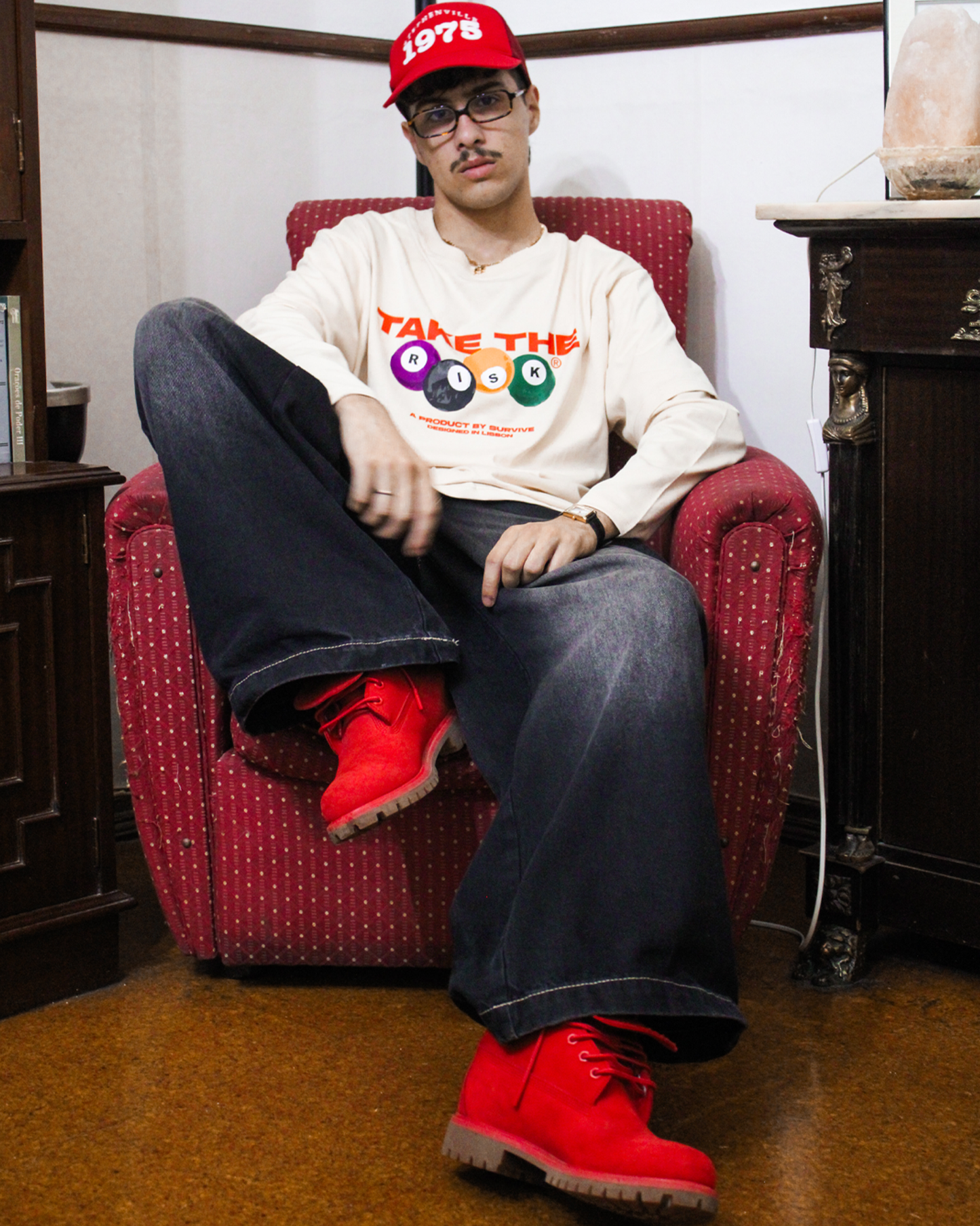 LONGSLEEVE IVORY BOXY/CROPPED TAKE THE RISK