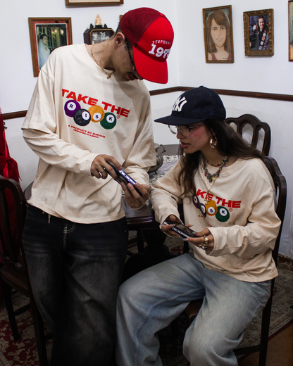 LONGSLEEVE IVORY BOXY/CROPPED TAKE THE RISK