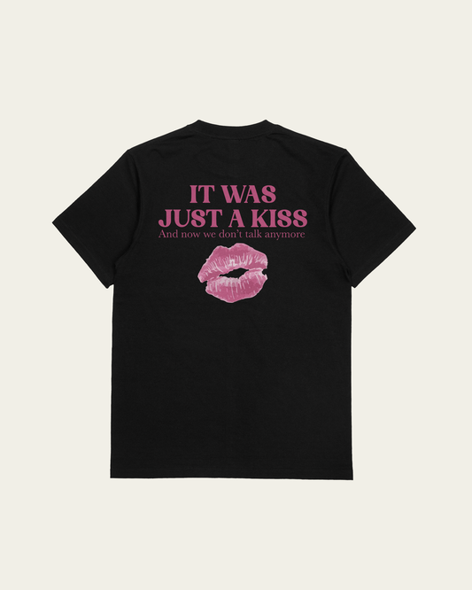 T-SHIRT PRETA KISS